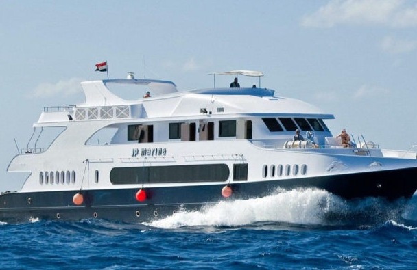 Barco de buceo en el Mar Rojo